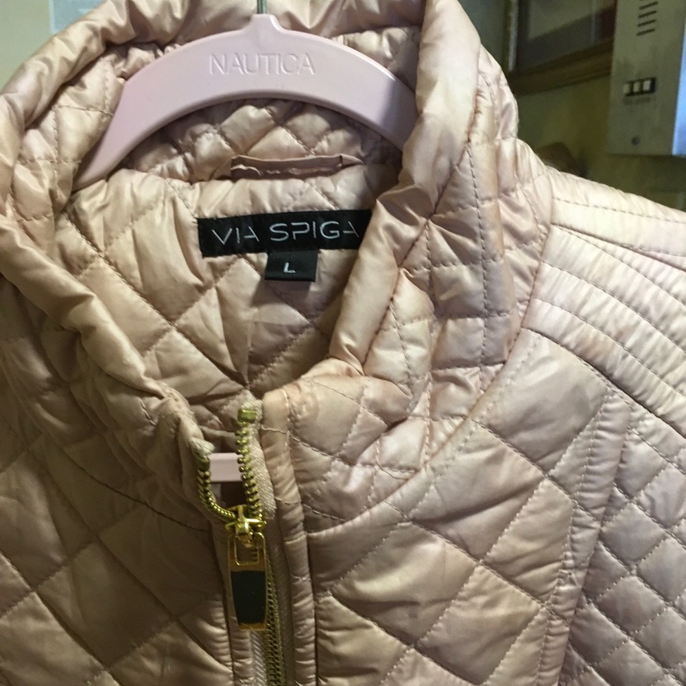Women Via Spiga knee length lightweight coat.